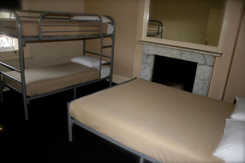 Glenelg Beach Hostel Room photo