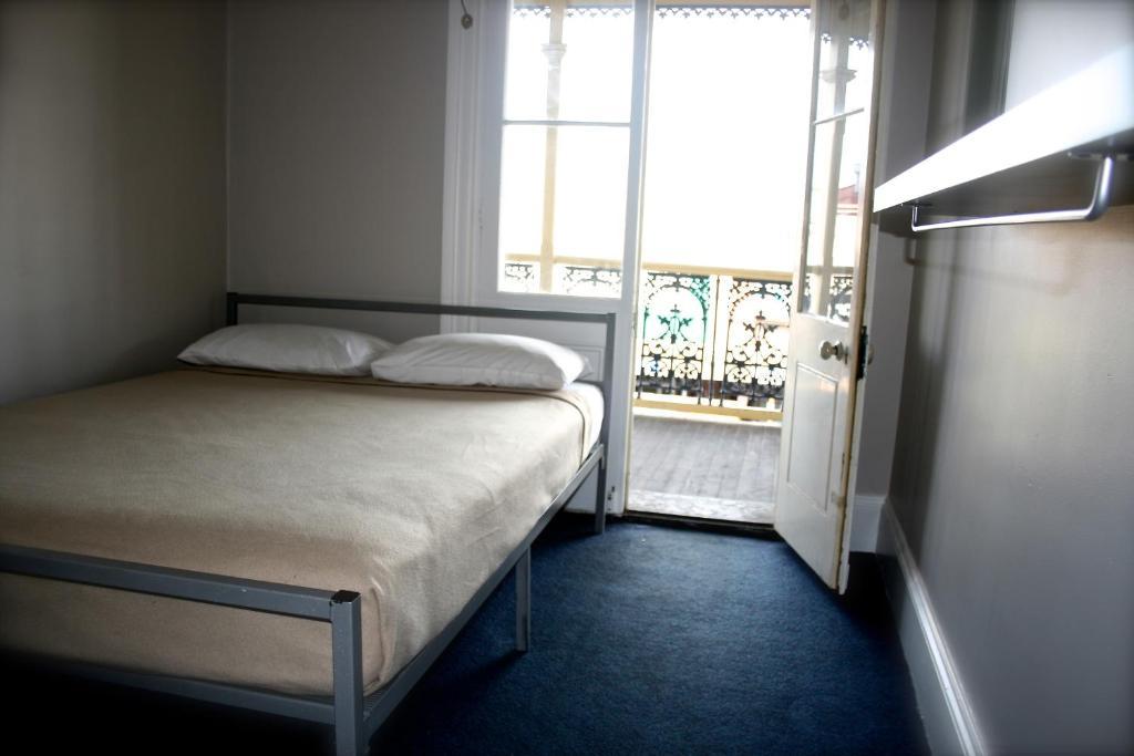 Glenelg Beach Hostel Room photo