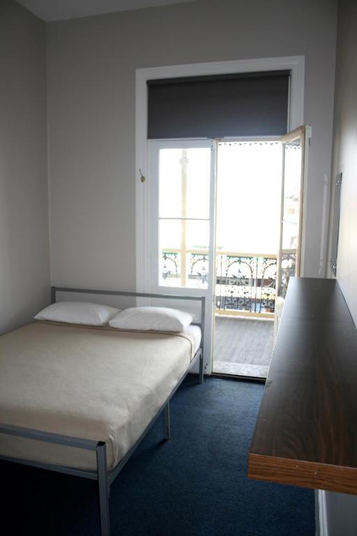 Glenelg Beach Hostel Room photo