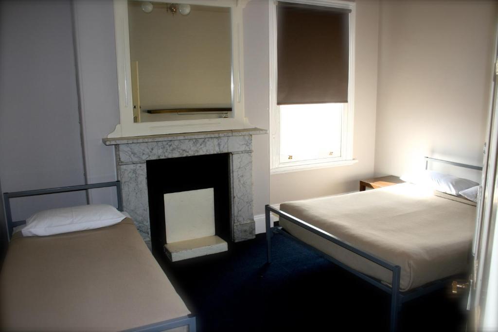 Glenelg Beach Hostel Room photo