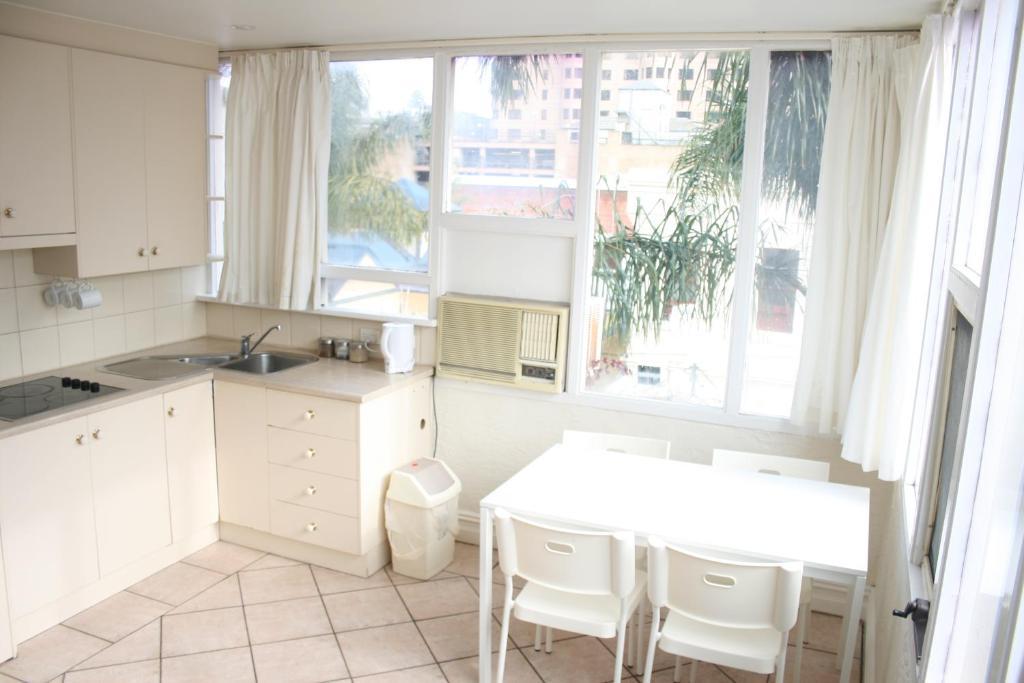 Glenelg Beach Hostel Room photo